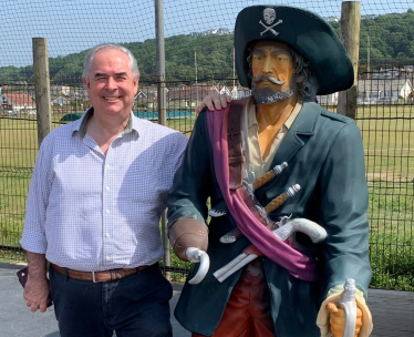 Geoffrey Cox KC MP visits Westward Ho!